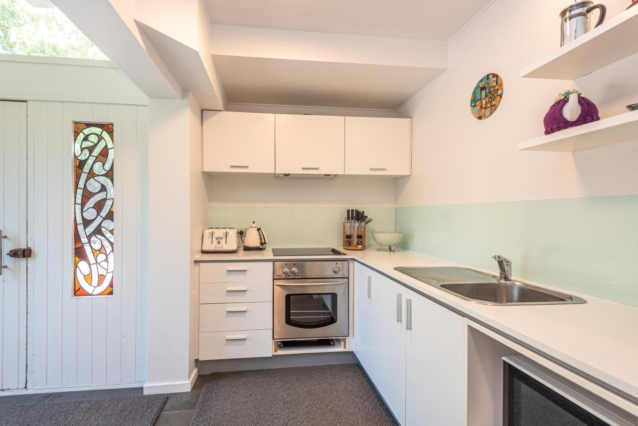 Retro Living - Lush Garden Apartment Christchurch Exterior photo